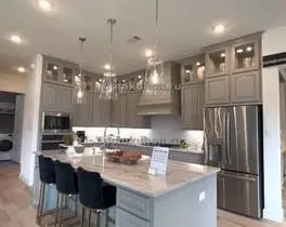 угловая кухня с островом Лилия